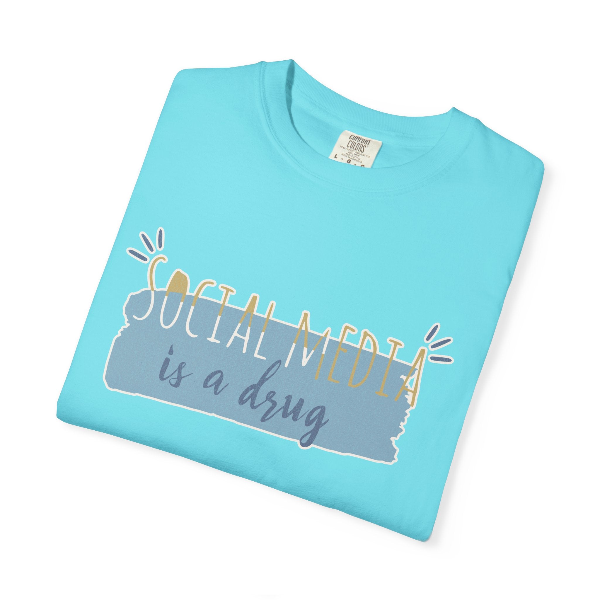 T-Shirt — “Social Media Is a Drug” Textured Graphic Tee, Casual Internet Humor Shirt