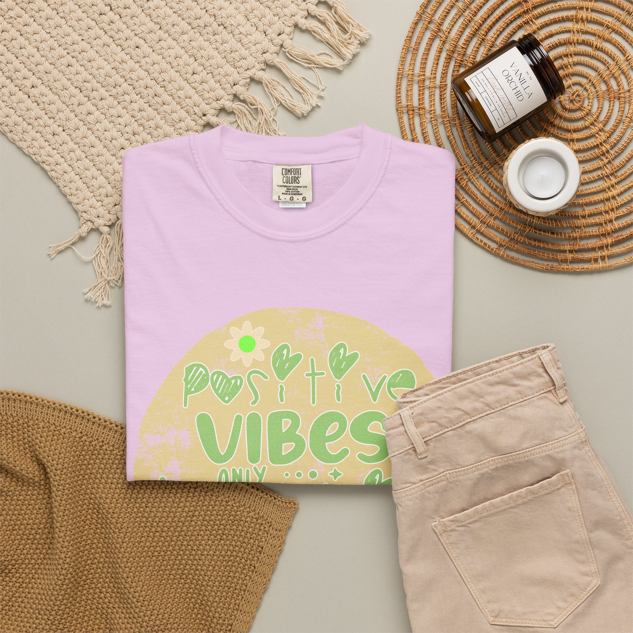 Textured Positive Vibes T-Shirt – "Positive Vibes Only" Retro Floral Graphic Tee