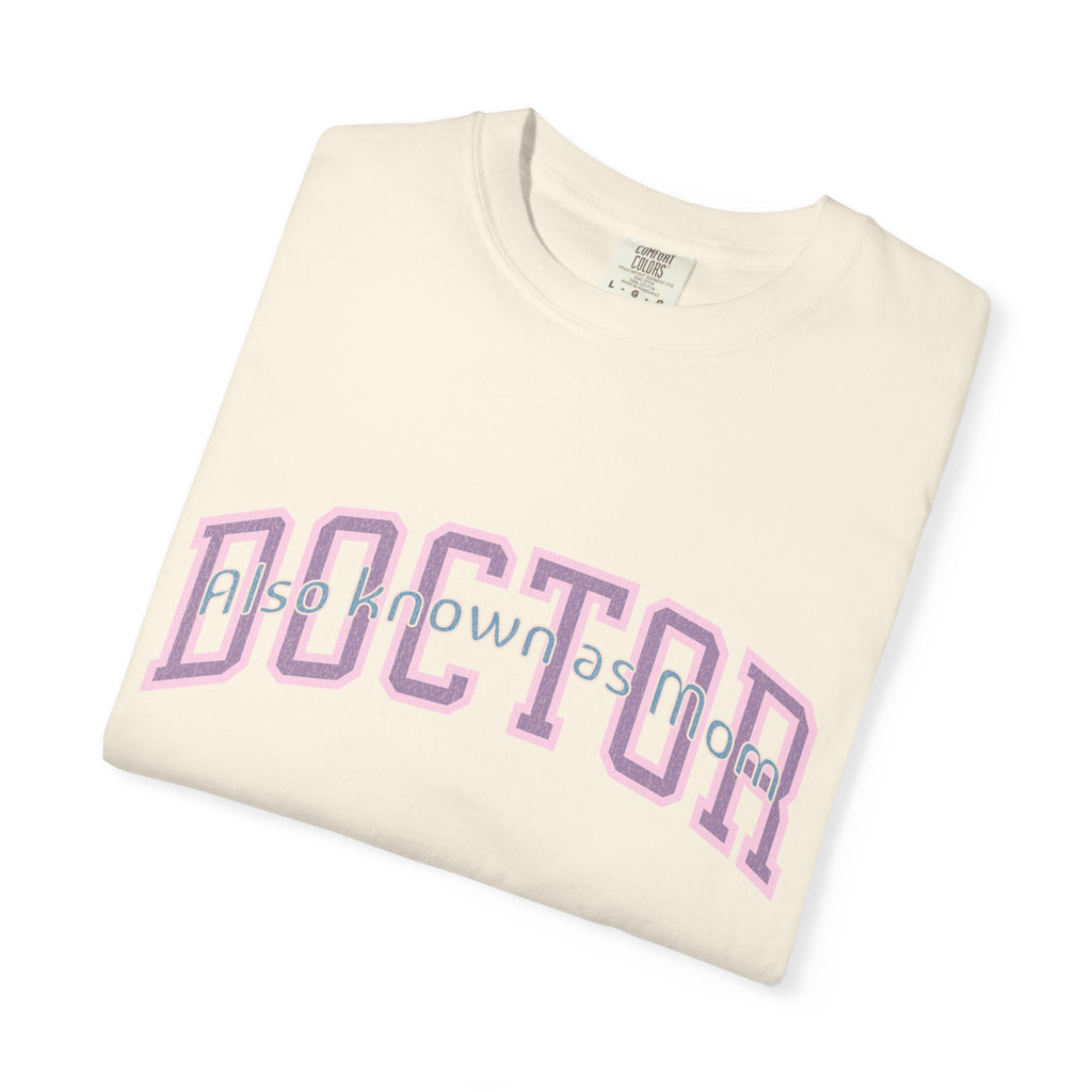 Doctor Also Known As Mom Textured T-Shirt — Retro Shadow Collegiate Medical Tee