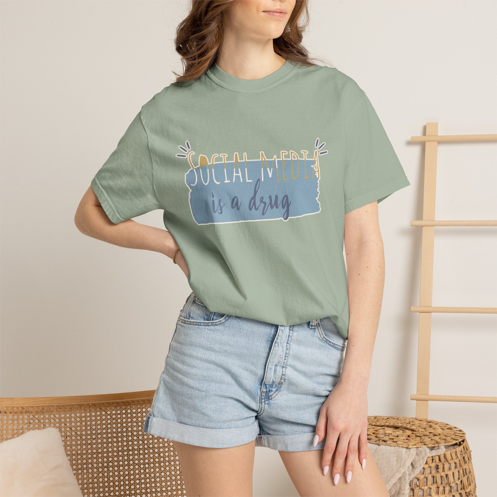 T-Shirt — “Social Media Is a Drug” Textured Graphic Tee, Casual Internet Humor Shirt