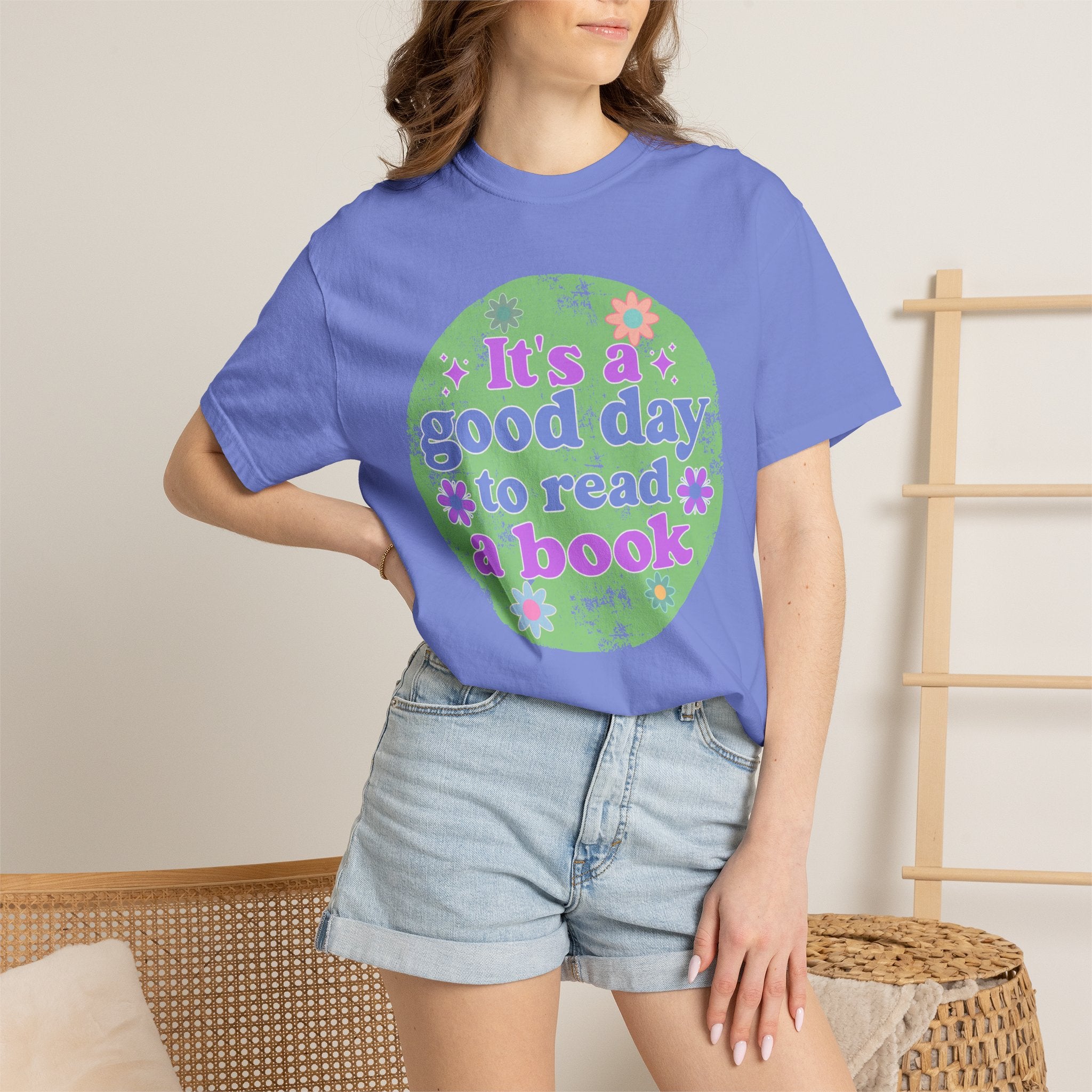 It's a Good Day to Read a Book Textured T-Shirt