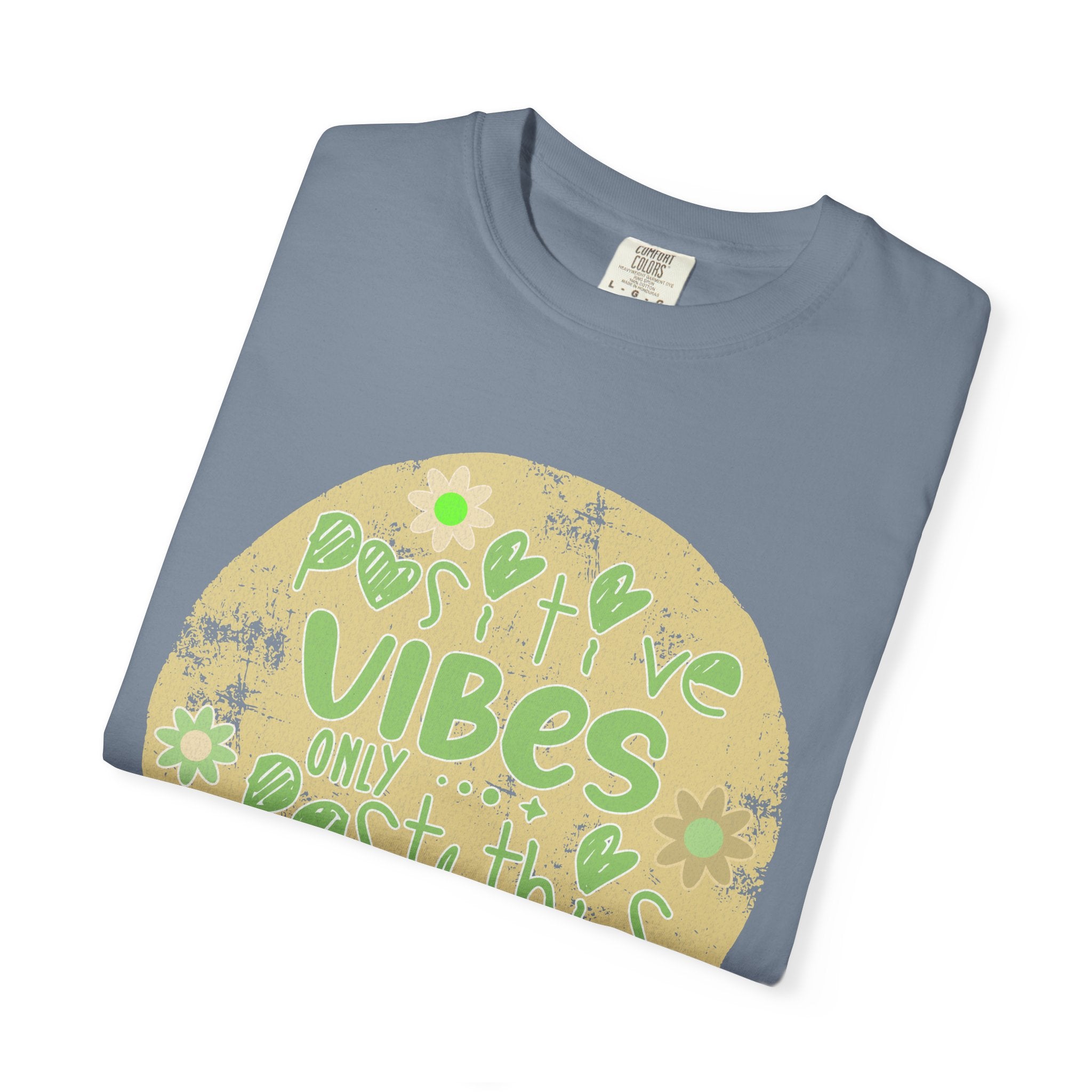 Textured Positive Vibes T-Shirt – "Positive Vibes Only" Retro Floral Graphic Tee