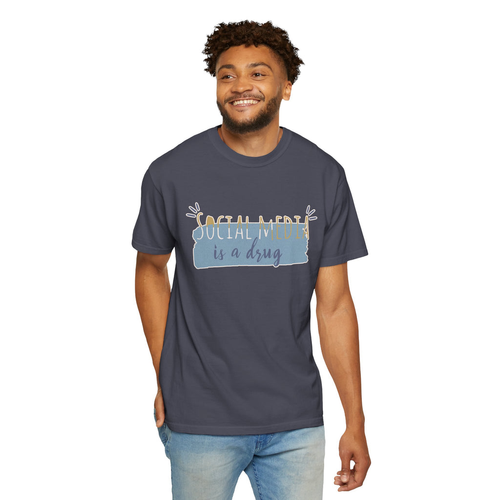 T-Shirt — “Social Media Is a Drug” Textured Graphic Tee, Casual Internet Humor Shirt