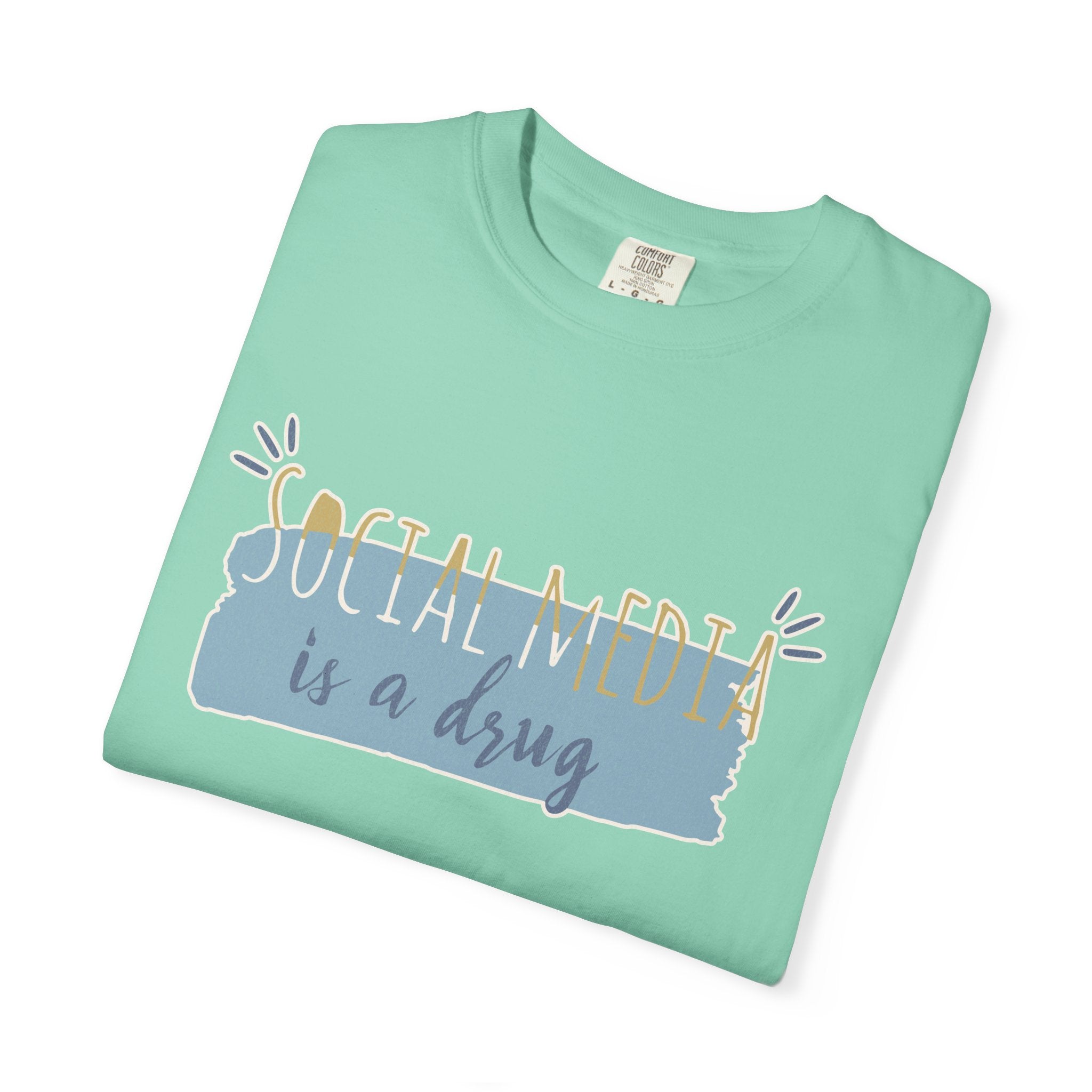 T-Shirt — “Social Media Is a Drug” Textured Graphic Tee, Casual Internet Humor Shirt