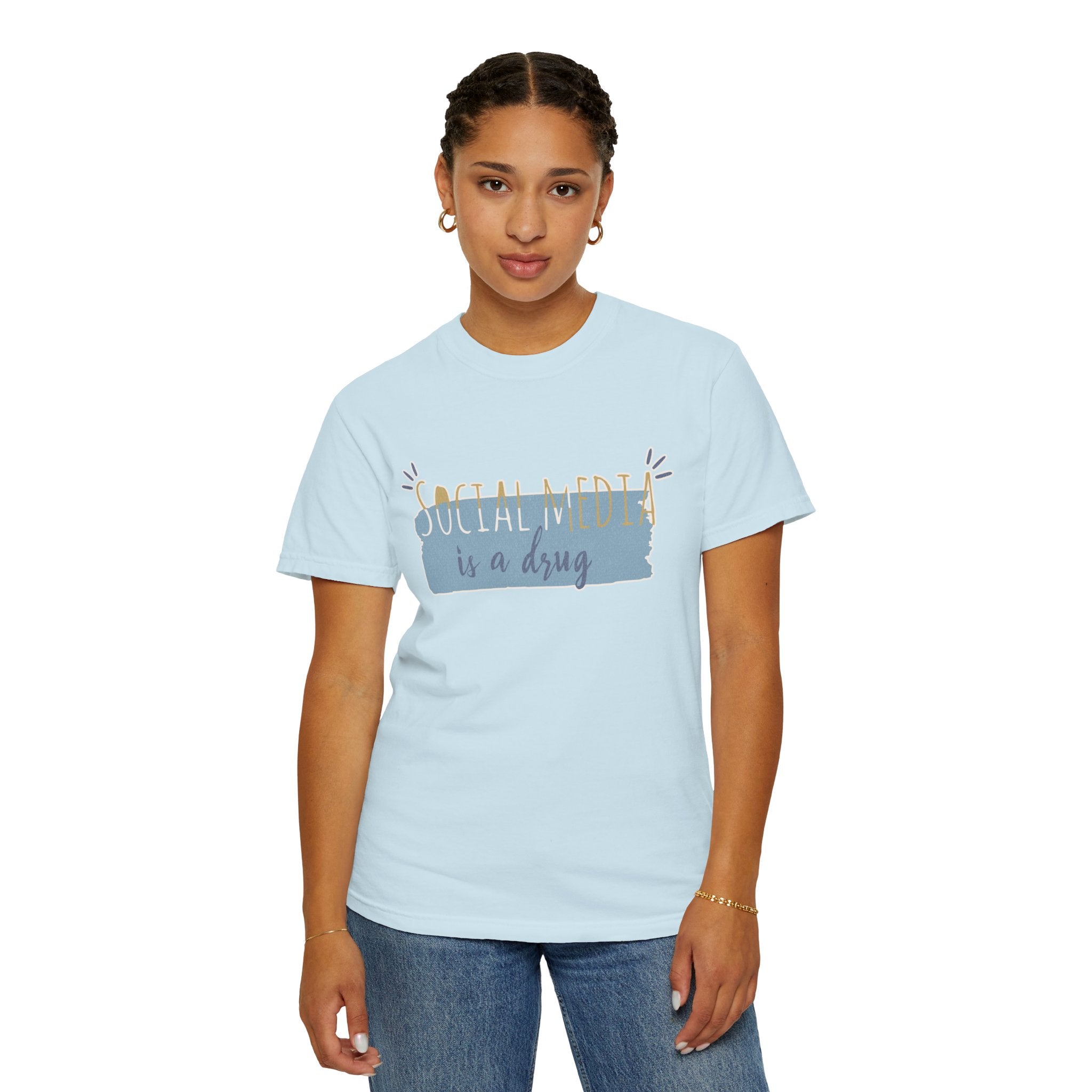 T-Shirt — “Social Media Is a Drug” Textured Graphic Tee, Casual Internet Humor Shirt