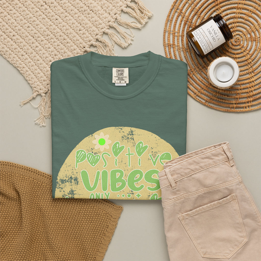 Textured Positive Vibes T-Shirt – "Positive Vibes Only" Retro Floral Graphic Tee