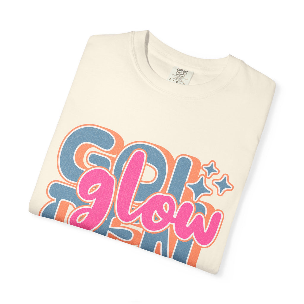 Golden Glow Retro Graphic Textured T-Shirt