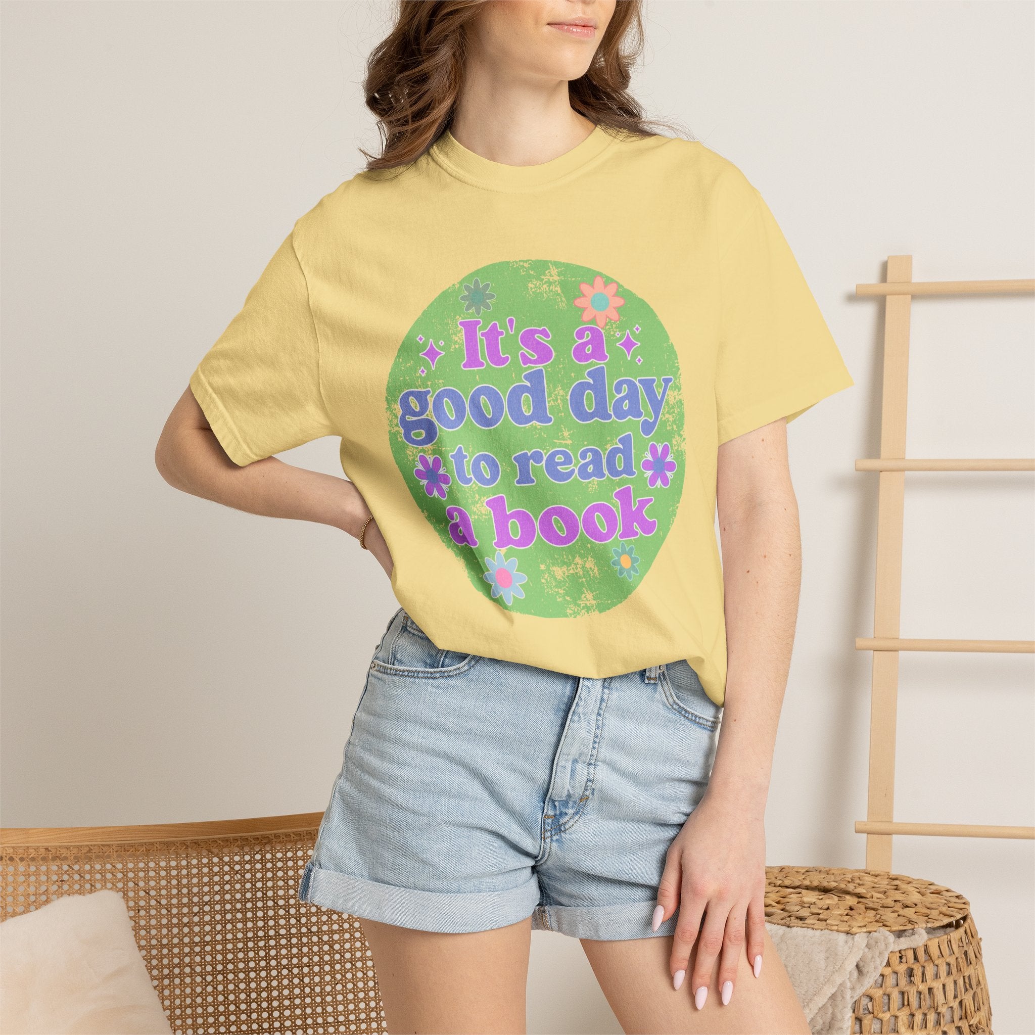 It's a Good Day to Read a Book Textured T-Shirt