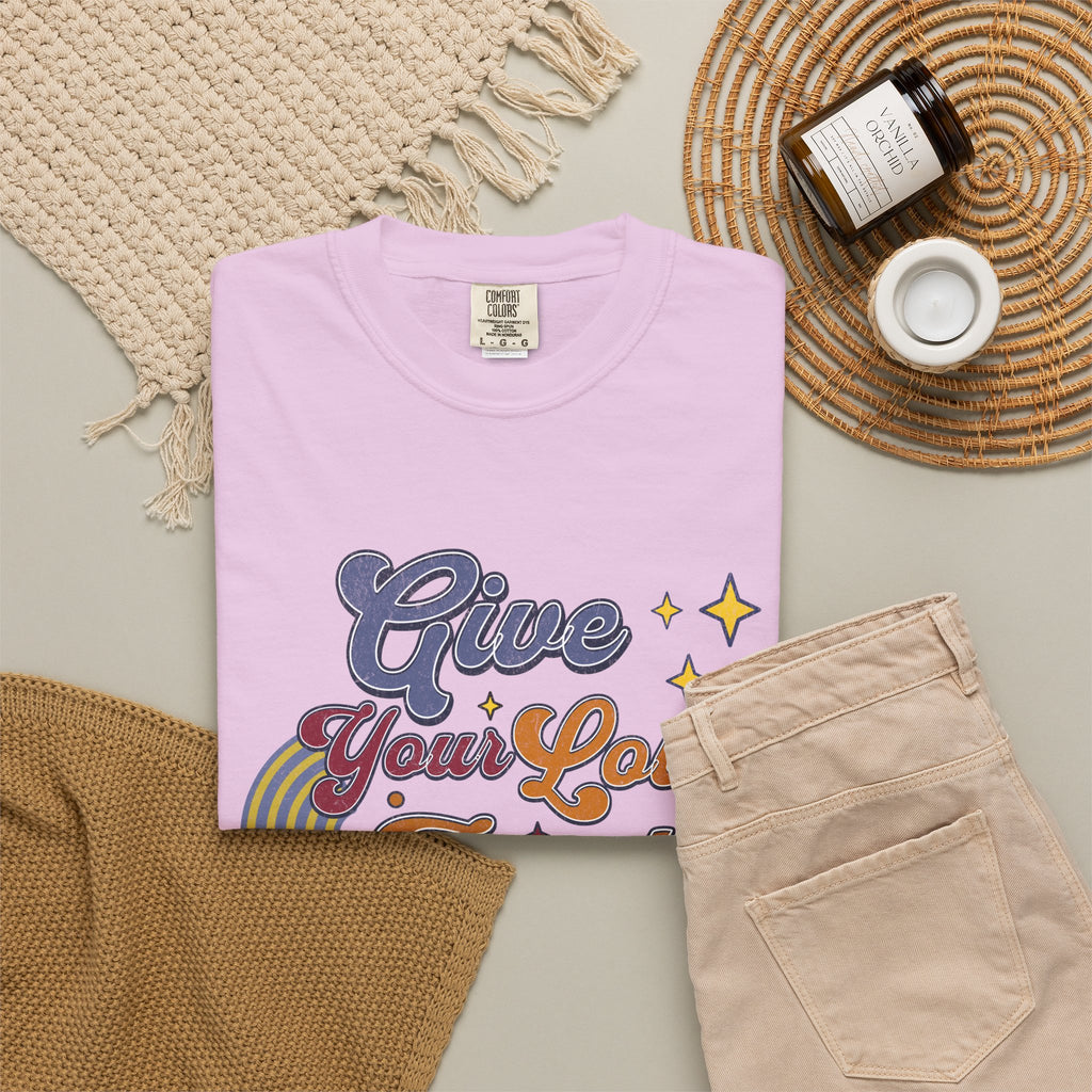 Textured Give Your Love Freely Retro Graphic T-Shirt