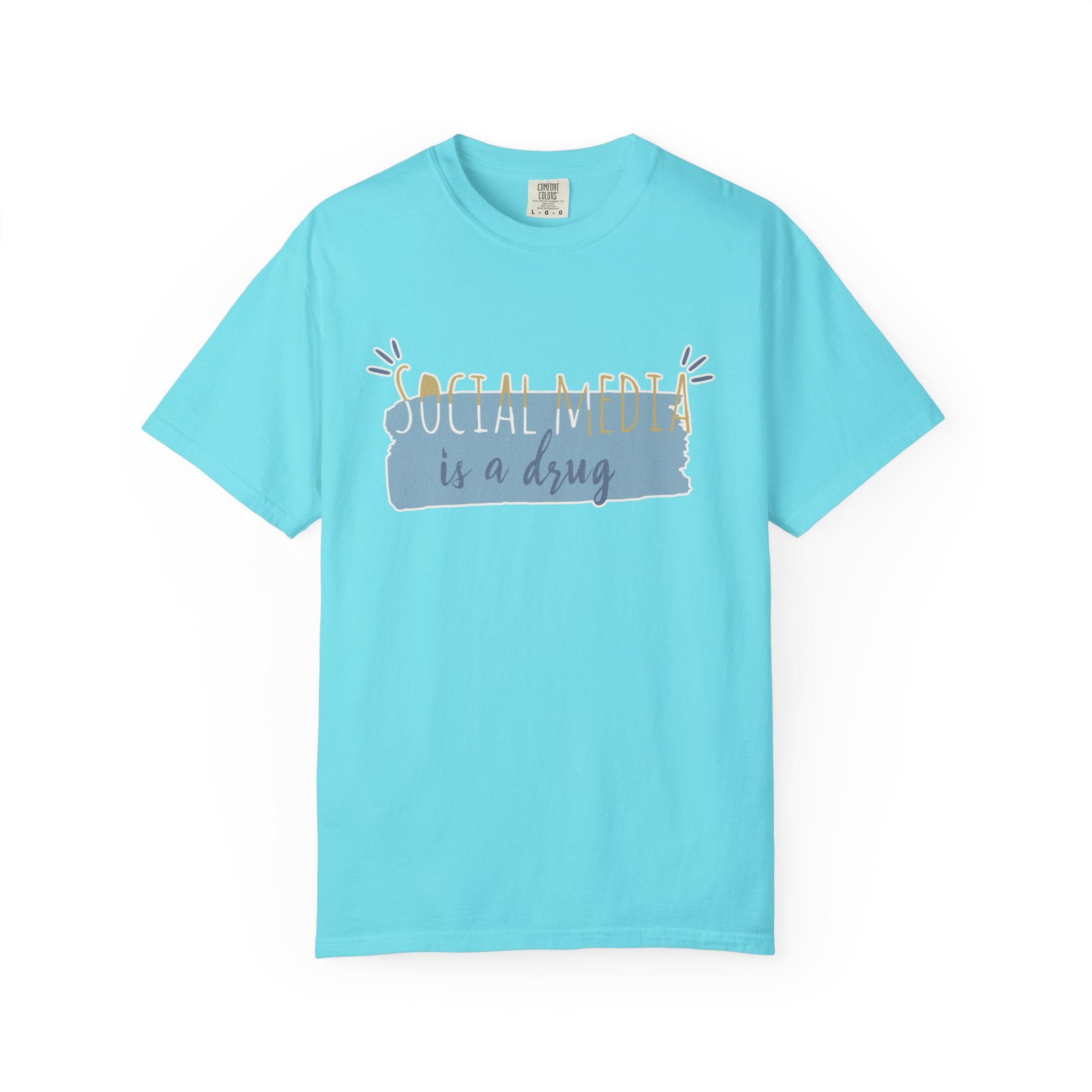 T-Shirt — “Social Media Is a Drug” Textured Graphic Tee, Casual Internet Humor Shirt