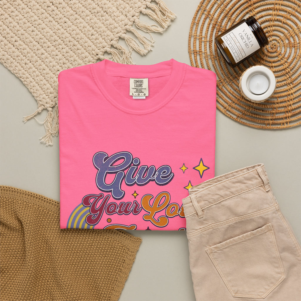 Textured Give Your Love Freely Retro Graphic T-Shirt