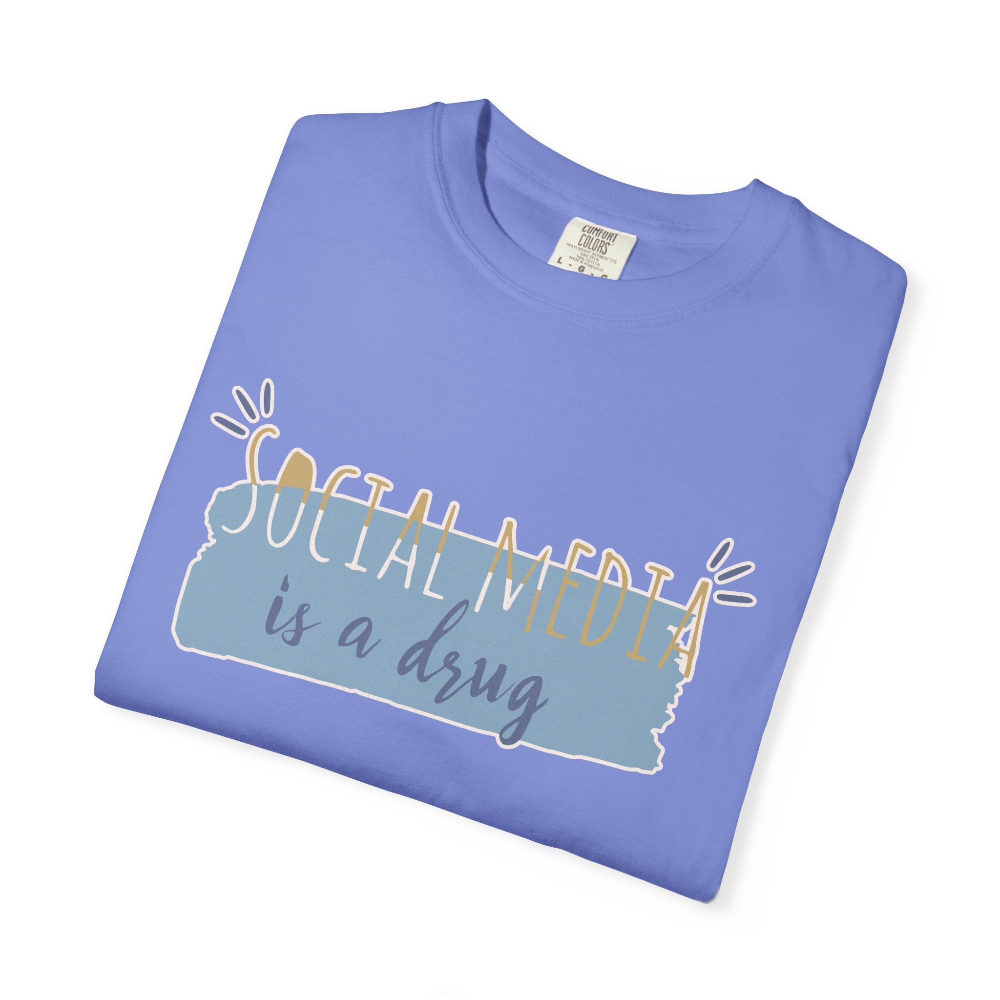 T-Shirt — “Social Media Is a Drug” Textured Graphic Tee, Casual Internet Humor Shirt