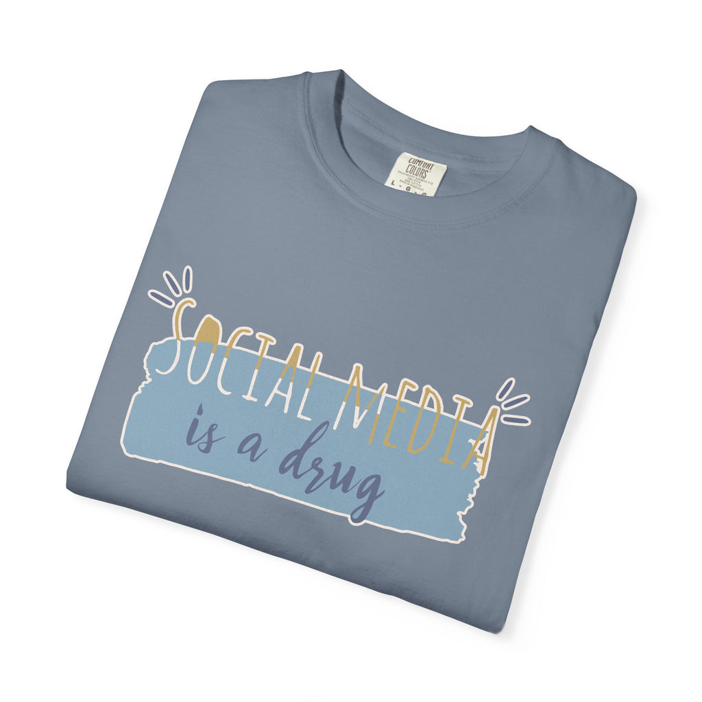 T-Shirt — “Social Media Is a Drug” Textured Graphic Tee, Casual Internet Humor Shirt