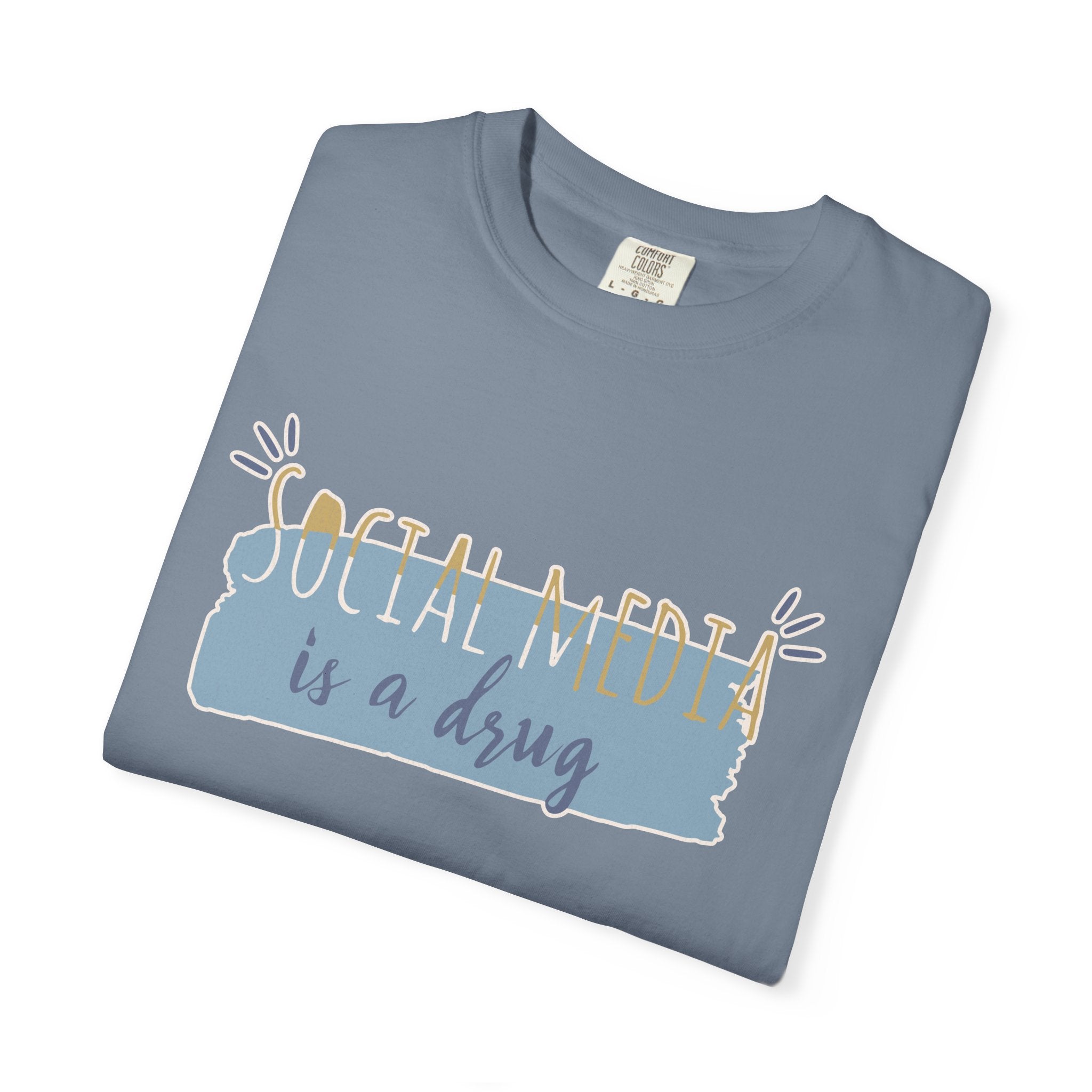 T-Shirt — “Social Media Is a Drug” Textured Graphic Tee, Casual Internet Humor Shirt