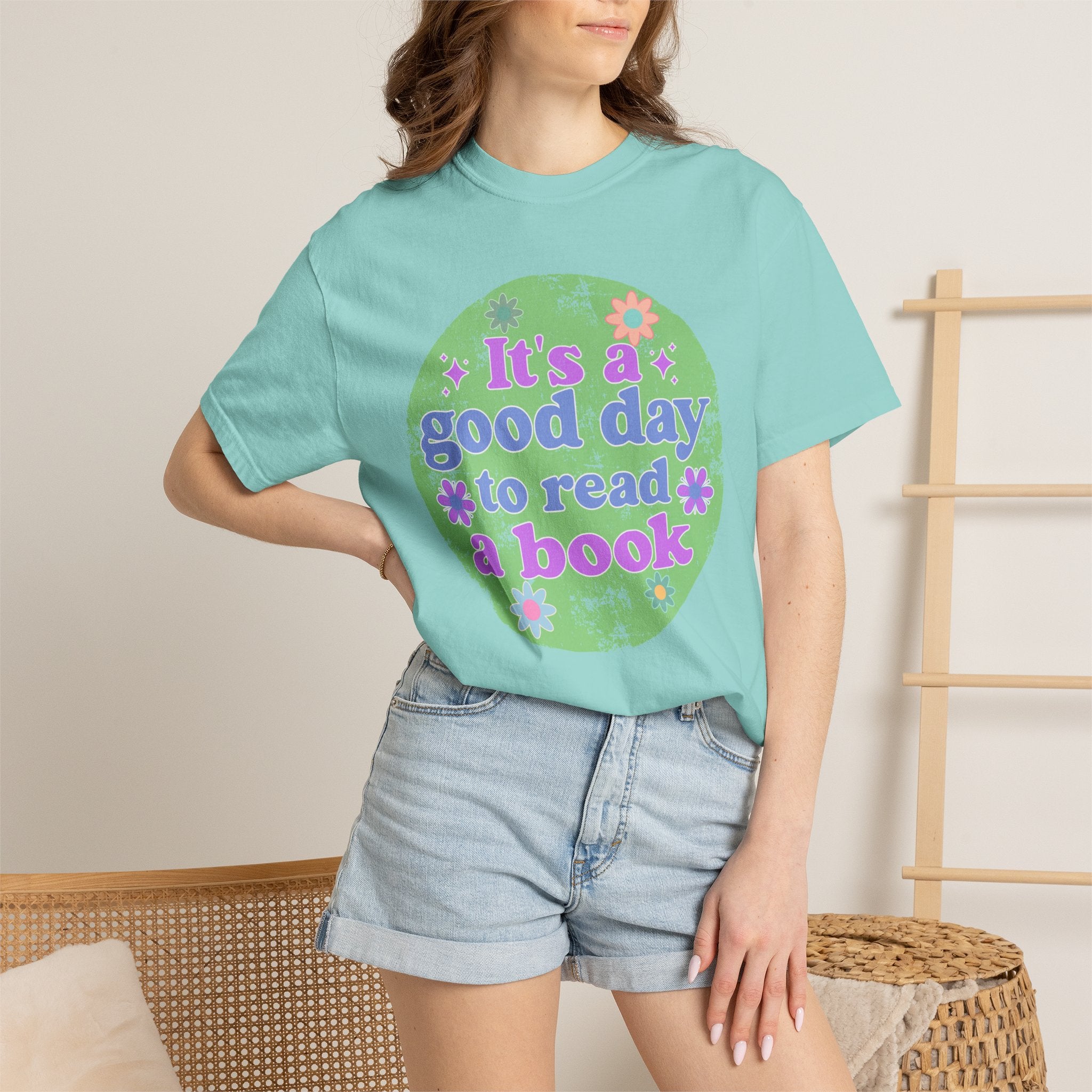 It's a Good Day to Read a Book Textured T-Shirt