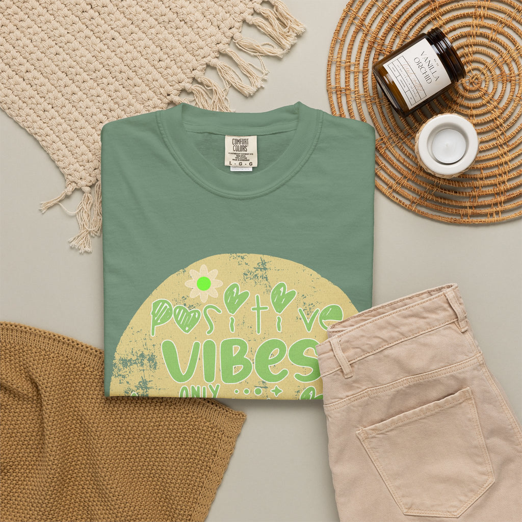 Textured Positive Vibes T-Shirt – "Positive Vibes Only" Retro Floral Graphic Tee