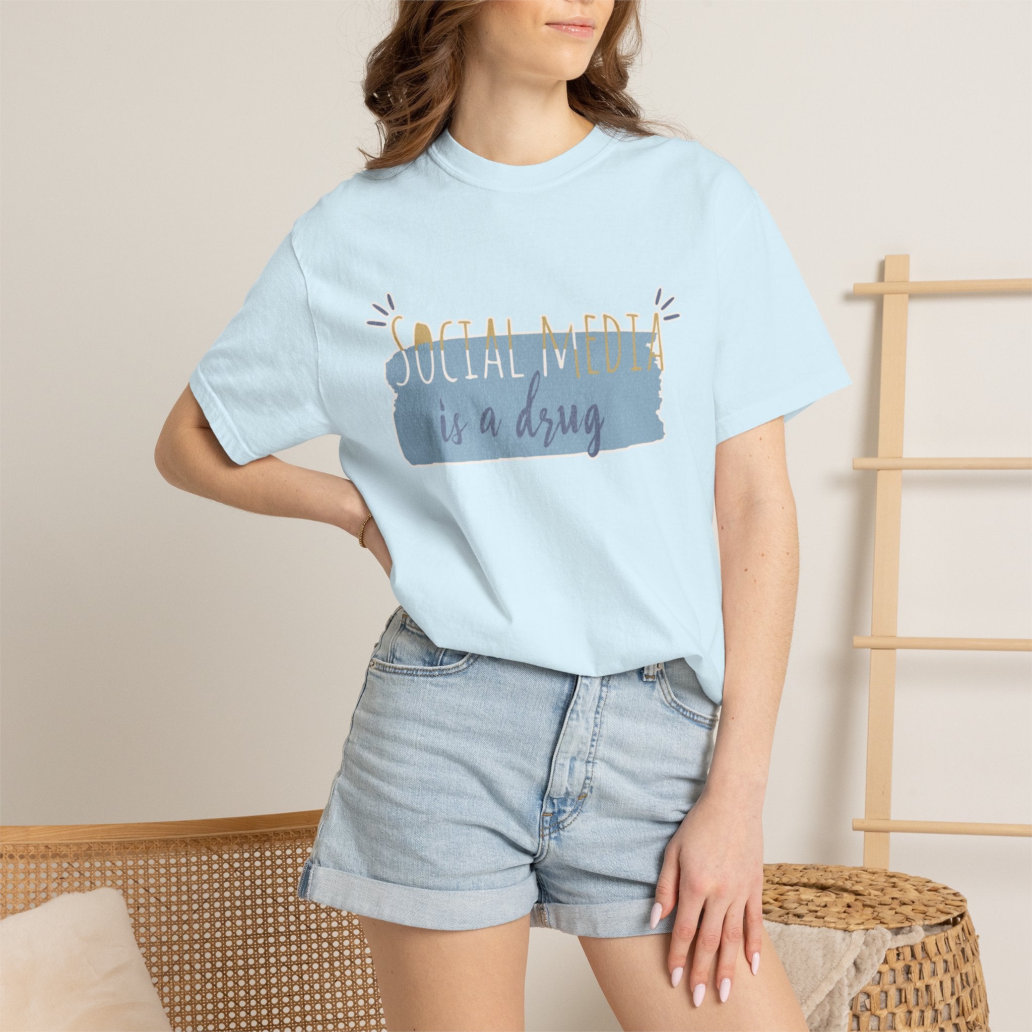 T-Shirt — “Social Media Is a Drug” Textured Graphic Tee, Casual Internet Humor Shirt