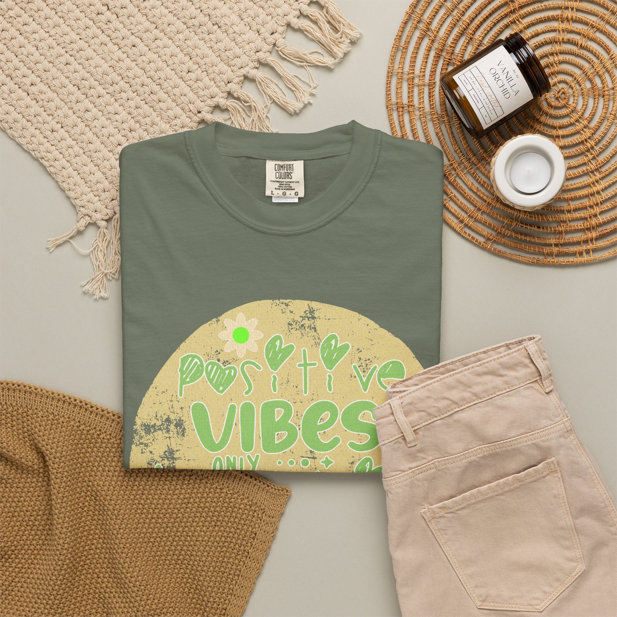 Textured Positive Vibes T-Shirt – "Positive Vibes Only" Retro Floral Graphic Tee