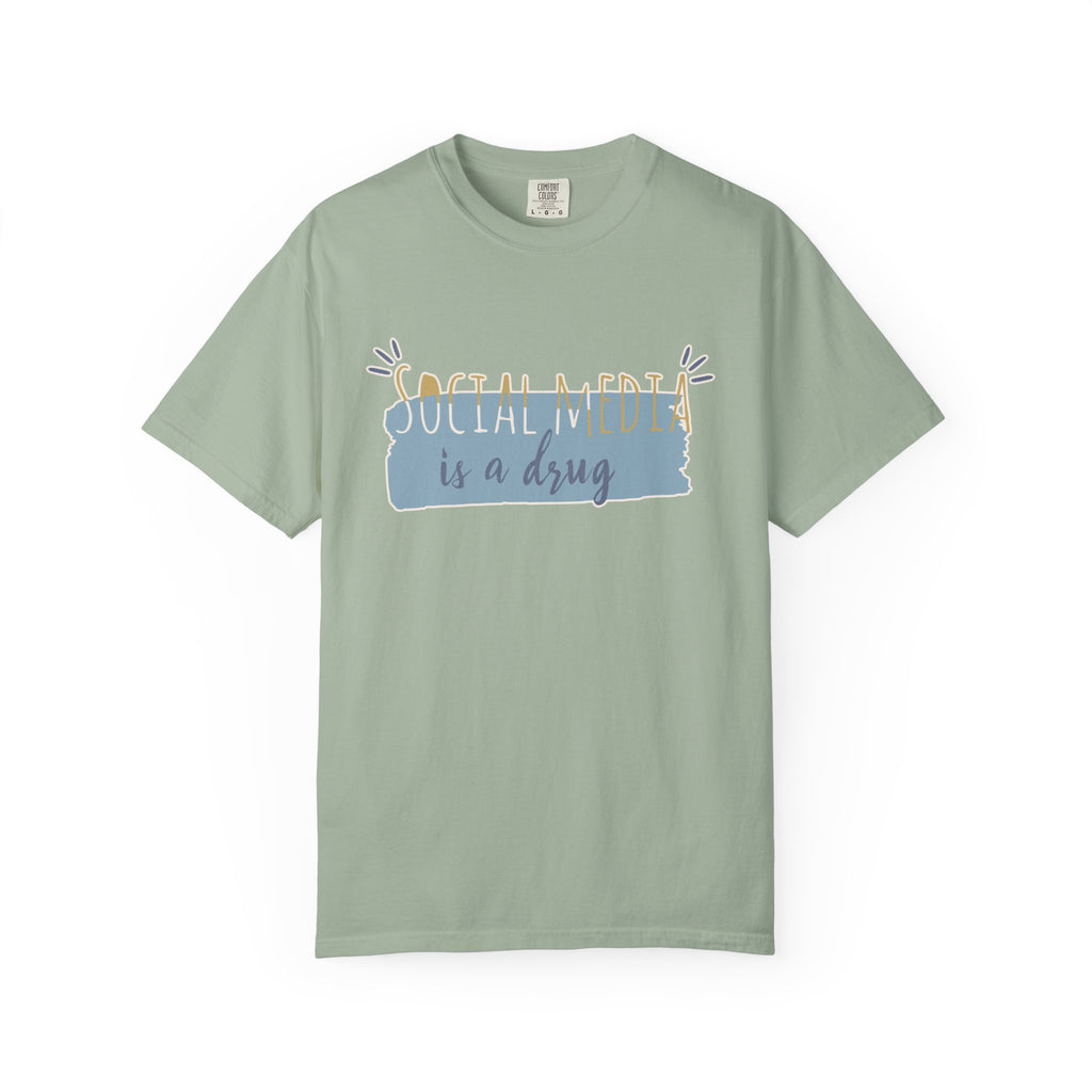 T-Shirt — “Social Media Is a Drug” Textured Graphic Tee, Casual Internet Humor Shirt