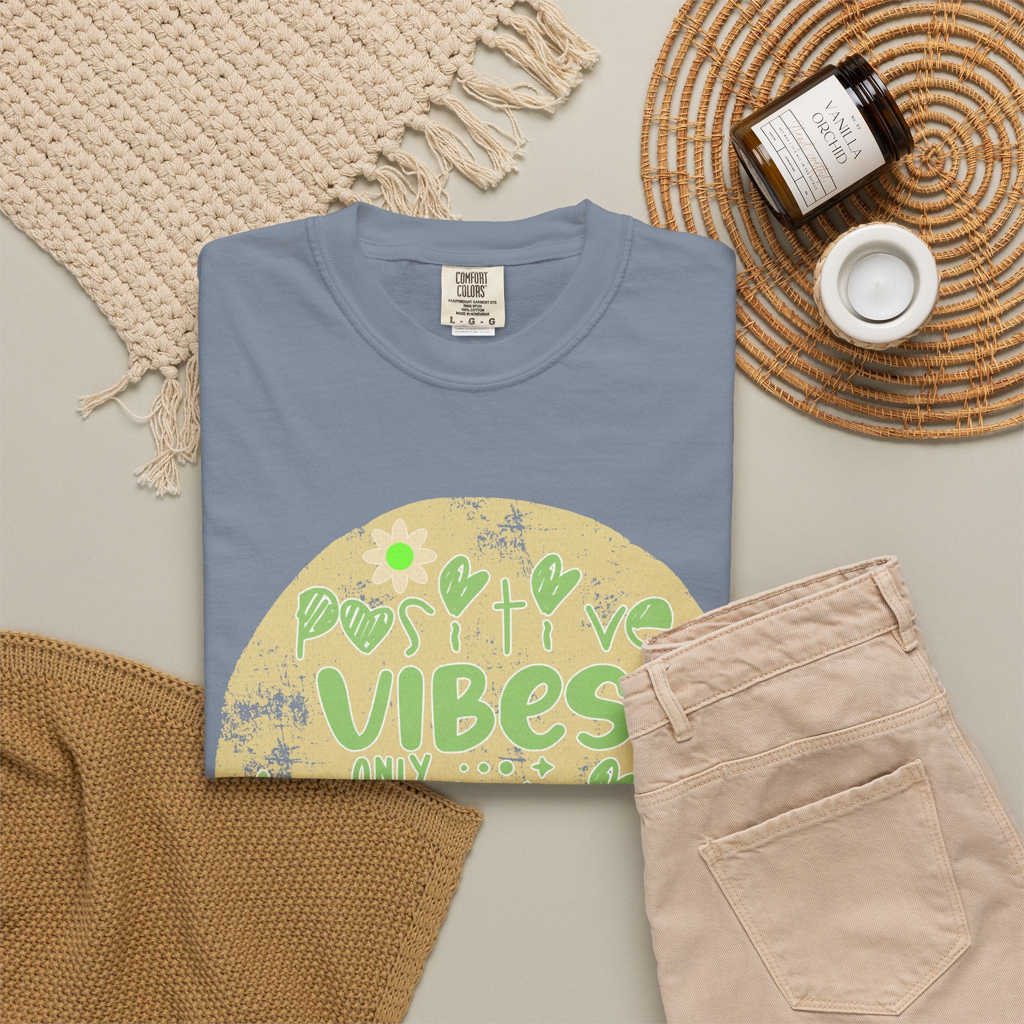 Textured Positive Vibes T-Shirt – "Positive Vibes Only" Retro Floral Graphic Tee