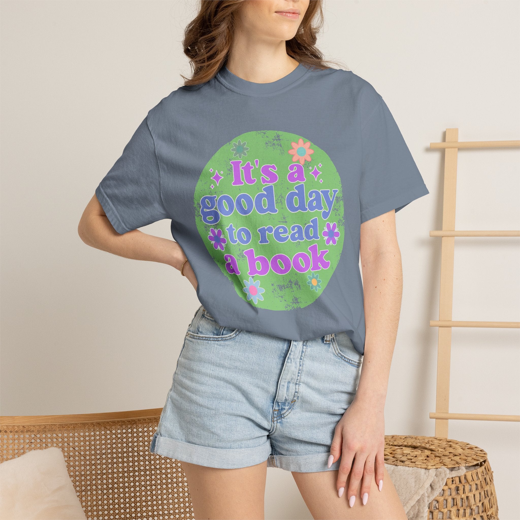 It's a Good Day to Read a Book Textured T-Shirt