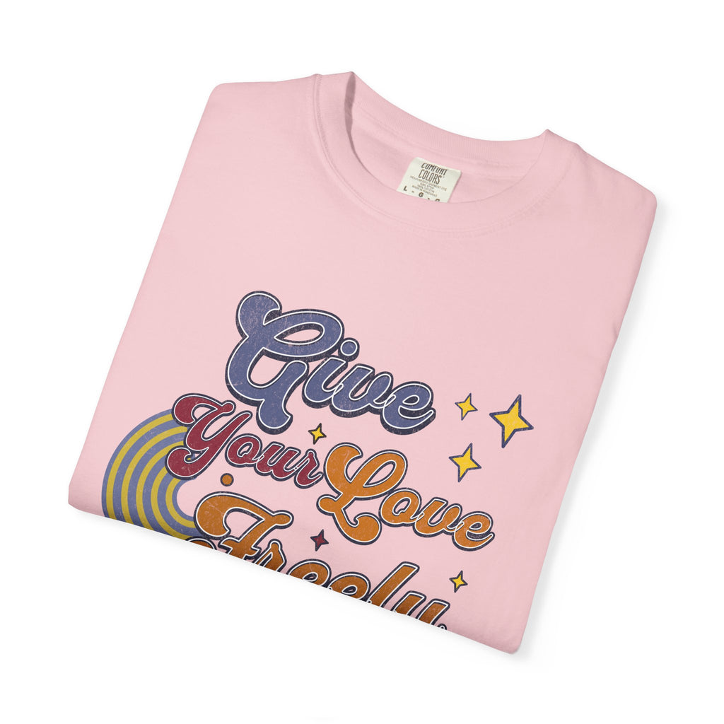 Textured Give Your Love Freely Retro Graphic T-Shirt